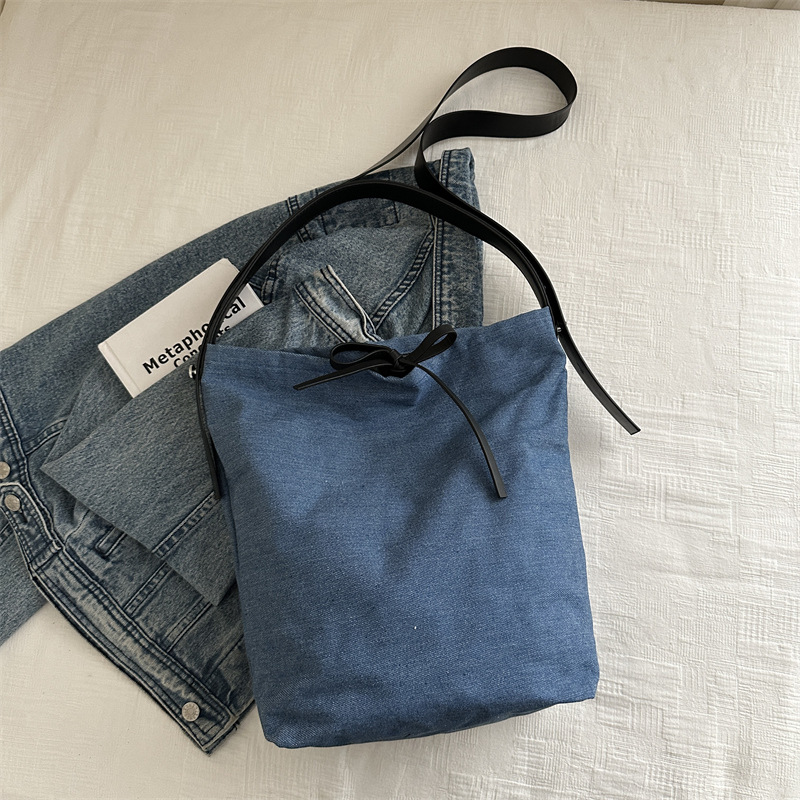 Bolso de denim de gran capacidad para mujeres verano 2024 nueva moda coreana nicho bolso de cubo bolso de hombro mochila