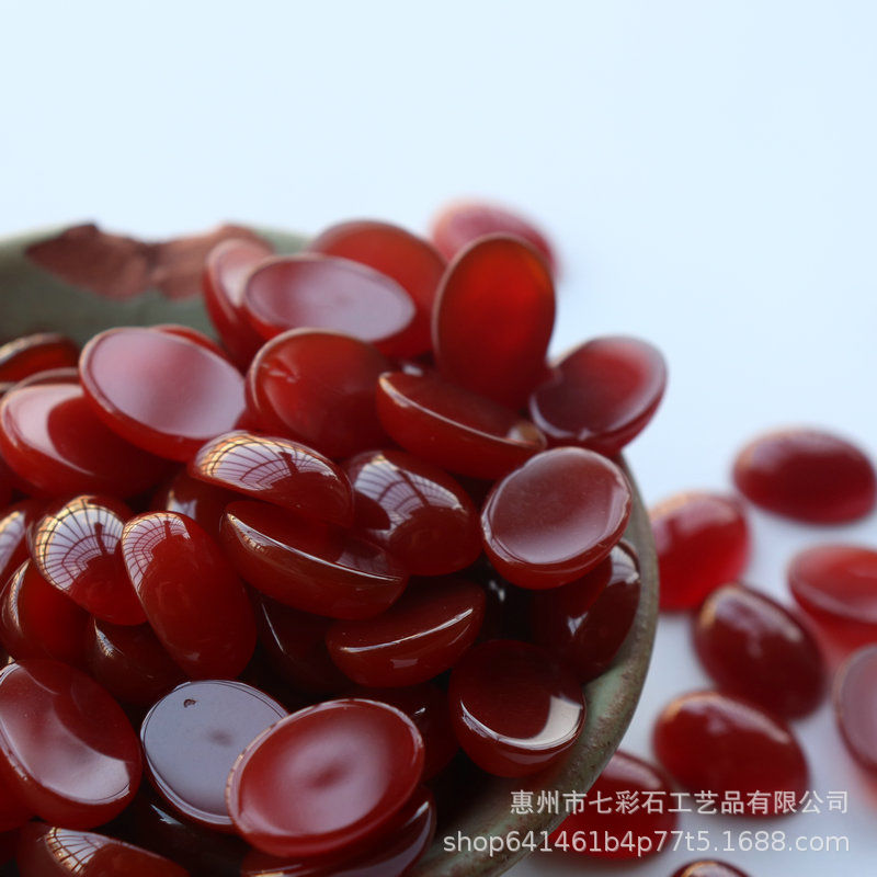 [Rote Achat Ringfassung] Halbkugelförmige rote Perlenform Ringfassung, ovaler Chalcedon loser Edelstein für DIY-Schmuckherstellung.