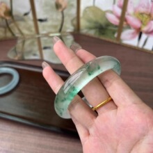 厂家批发高冰石英岩玉飘蓝花扁条手镯冰种翡翠色女款玉石手镯子