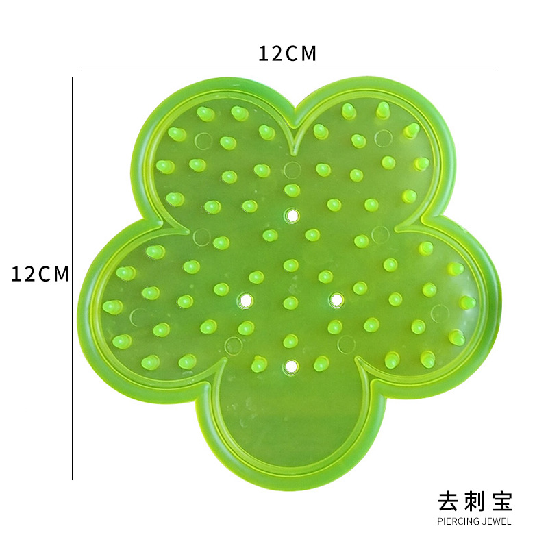 花屋の材料の花の花束を包装して手作りのdiyバラの花を刺します。