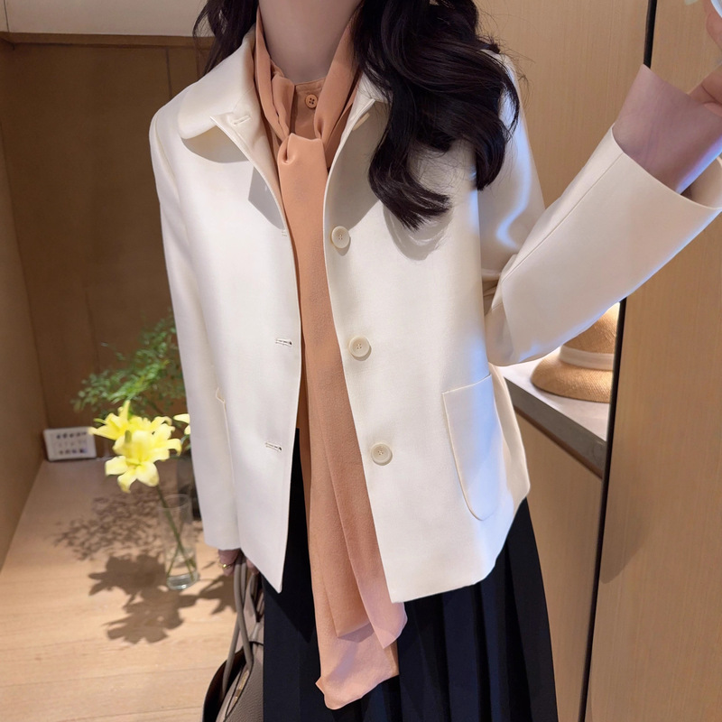 In-Stock Youthful and Elegant Silk Wool Doll Collar Short Coat for Women, Available for Wholesale