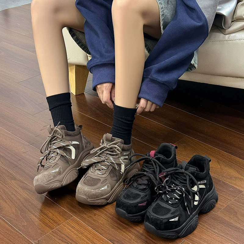 Обувь папы женщины 2024 новая осень-зима плюс бархатная взрывная женская дорожная обувь увеличивает легкую повседневную дикую спортивную обувь