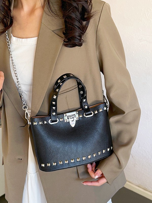 Bolso para mujeres 2026 nueva moda transfronteriza bolso de mano de moda alta sensación lichi remaches mochila de hombro