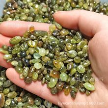 100克价沙弗莱碎石裸石绿石榴装饰摆件