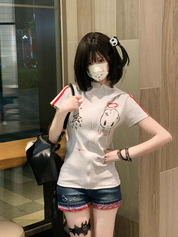 日本のかわいいホームスタイルヤンモフード付き半袖Tシャツレディース夏新作ウサギ耳ジッパースリムジャケットトップイン|undefined