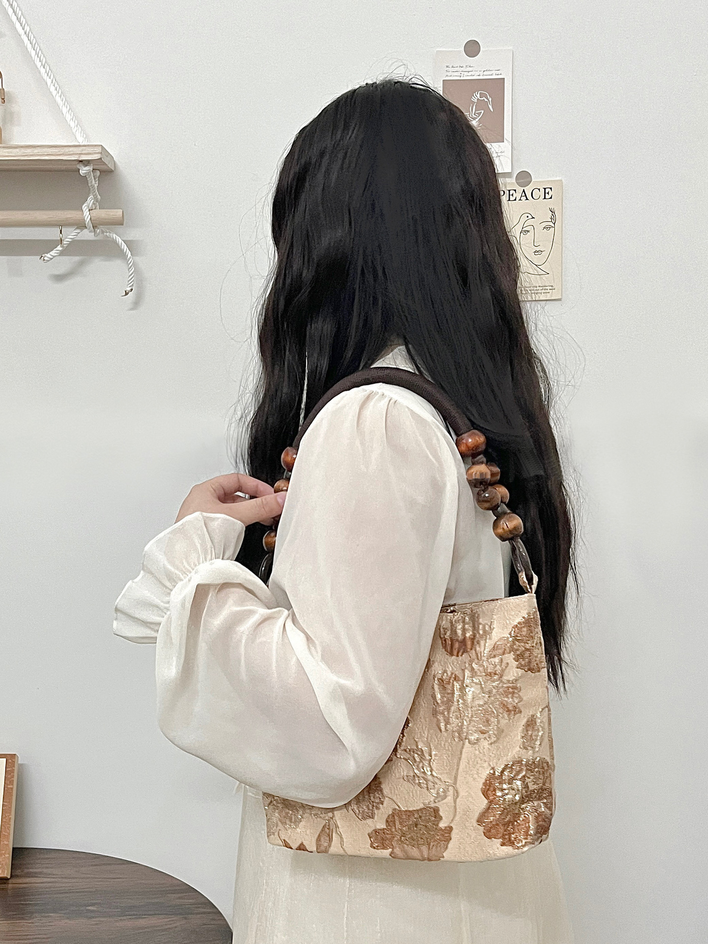 2023 Estate Marrone Jacquard Ascellare Instagram Nuovo Cinese Perline di Legno Tessitura Catena Singola Borsa a Tracolla per Le Donne_voghion.com