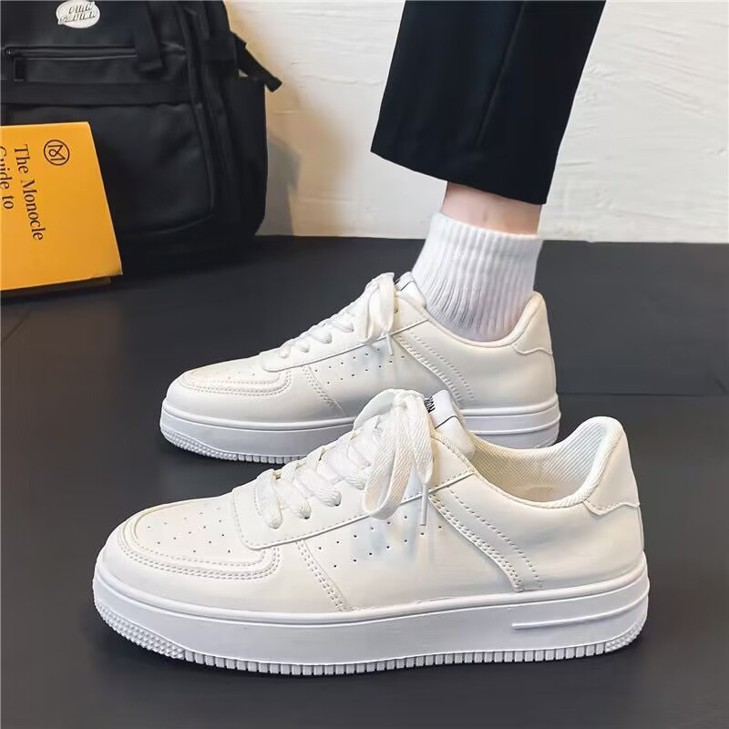 Primavera de zapatos blancos de suela gruesa 2024 nuevos zapatos de hombre estudiantes de moda de skate casuales elevados zapatos deportivos transpirables