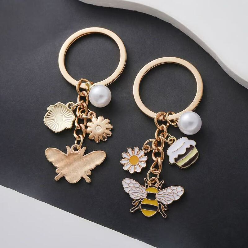 Cross-Border E-Commerce Creative Personalized Pearl Daisy Honey Pendant Cute and Fresh Pastoral Style Keychain