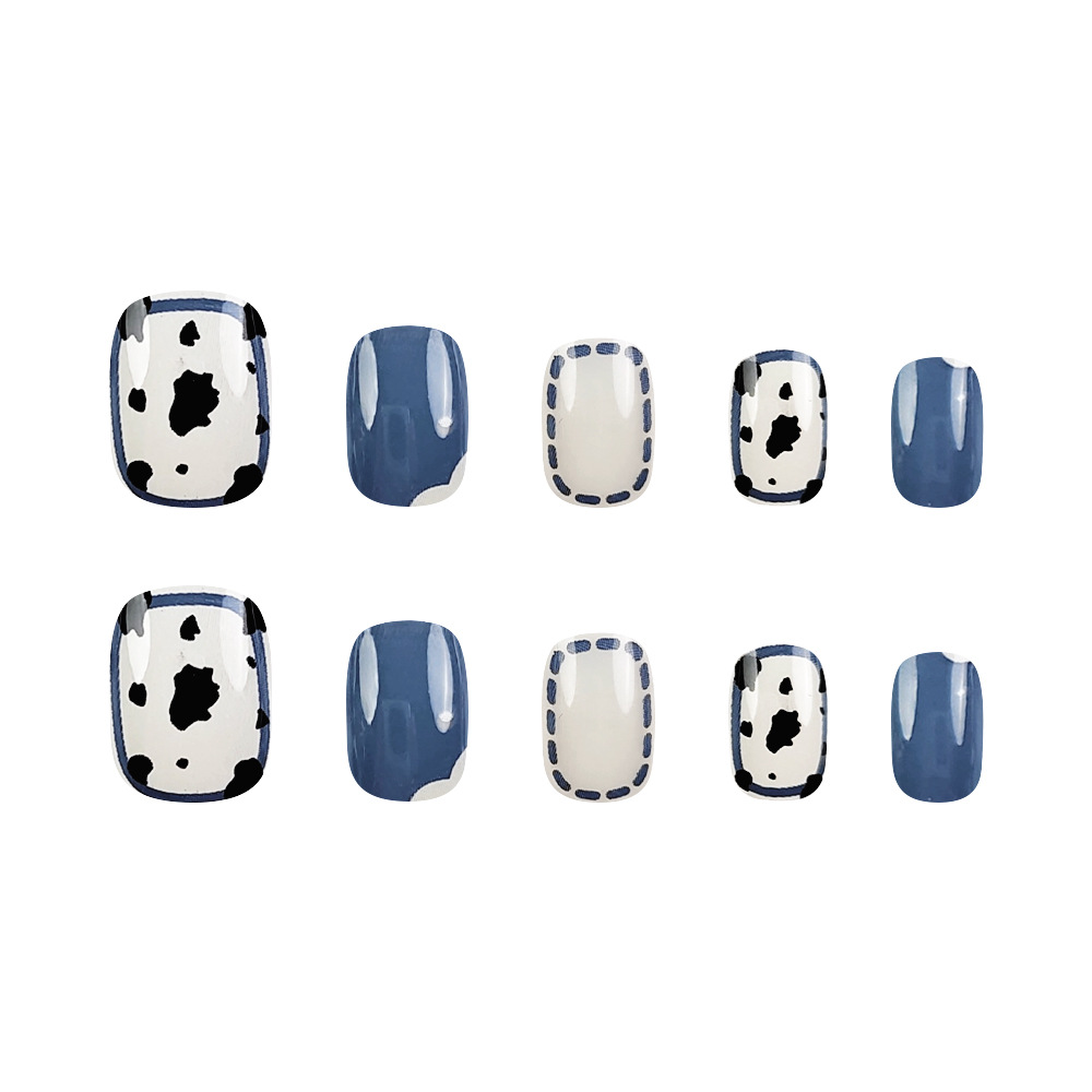 Azul y blanco de vaca manicure, manicure corta, fresca y encantadora, 24 piezas empaquetadas, parches de uñas terminados.