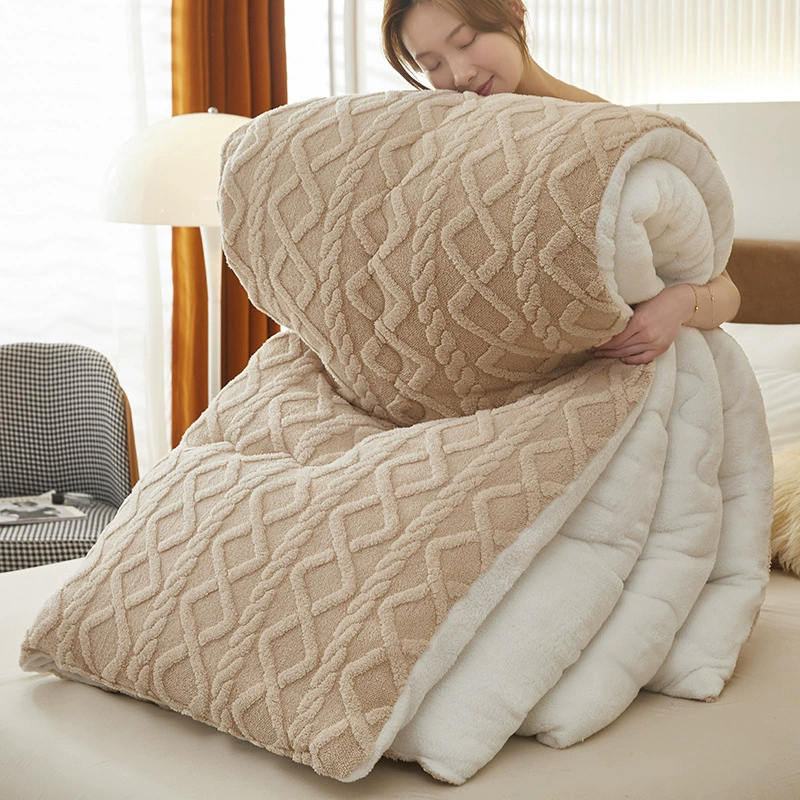 Пластырь/камера? Текст: "The Tark plug milk velvet quilt is thickened by the core winter and the heat storage and warmth."