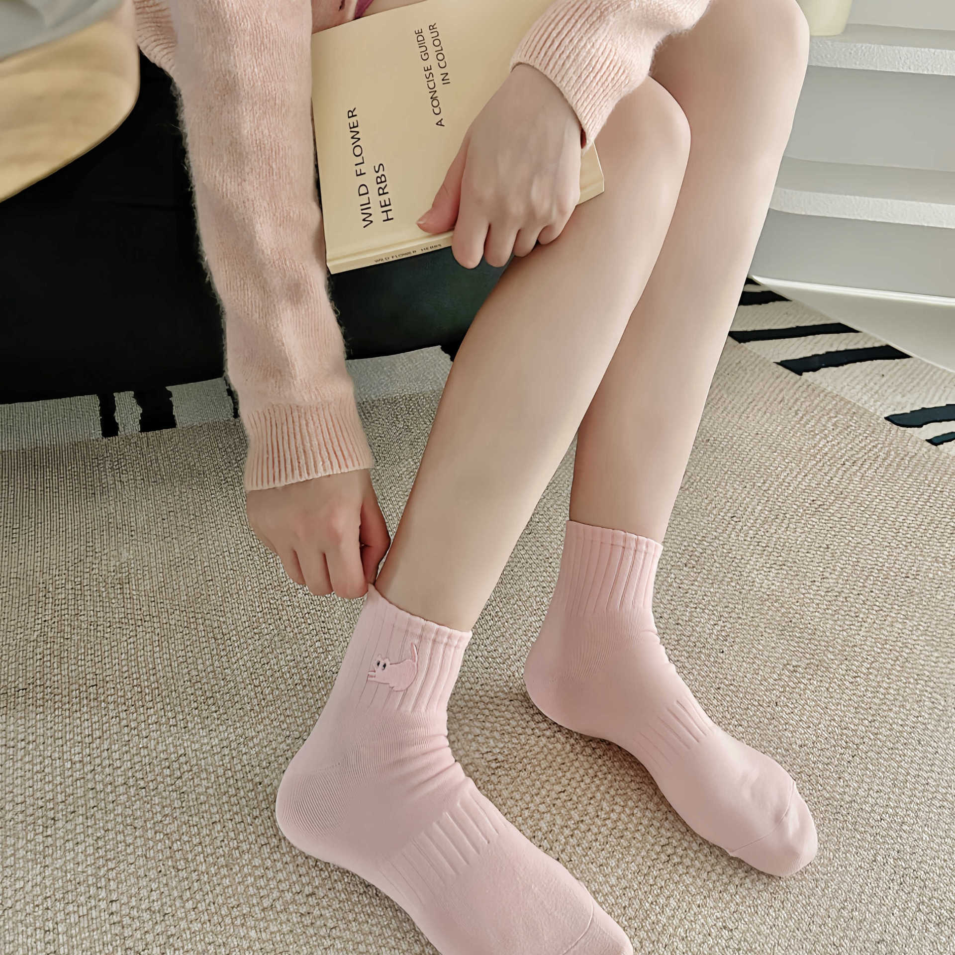 Cat Pattern Cute Women's Cat Cotton Crew Socks A Pair