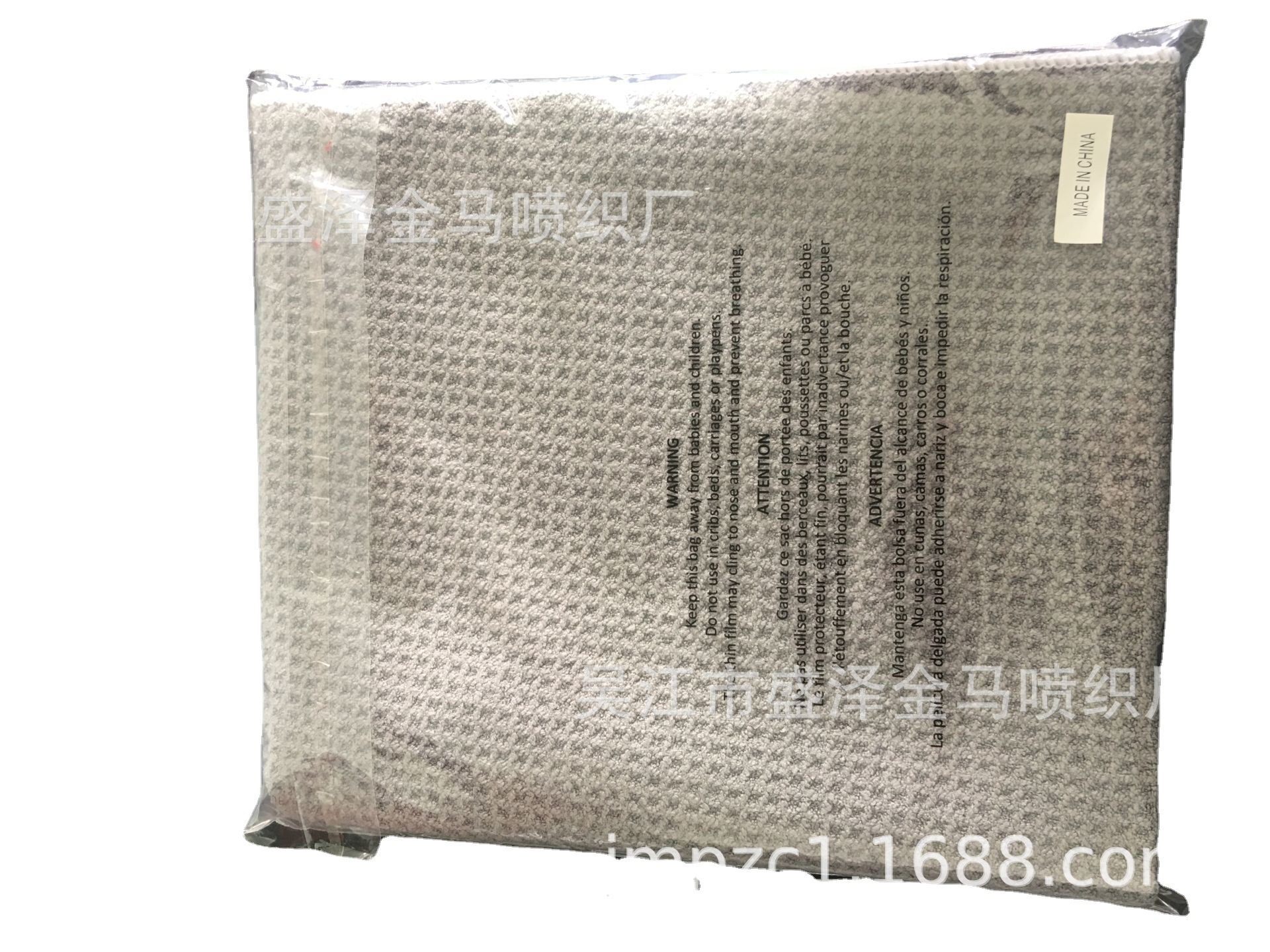 公司长期提供优质再生菠萝格超细纤维双面绒面料涤锦复合丝沙滩巾