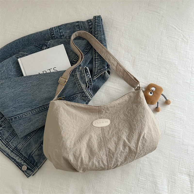 Capacious shoulder bag