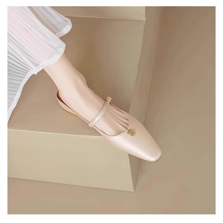 Soft Leather Toe-Cap Sandals for Women 2025 Summer New Camellia Buckle Fashion Outer Wear Low-Heeled Mule Half Slippers Soft Leather Toe-Cap Sandals for Women 2025 Summer New Camellia Buckle Fashion Outer Wear Low-Heeled Mule Half Slippers