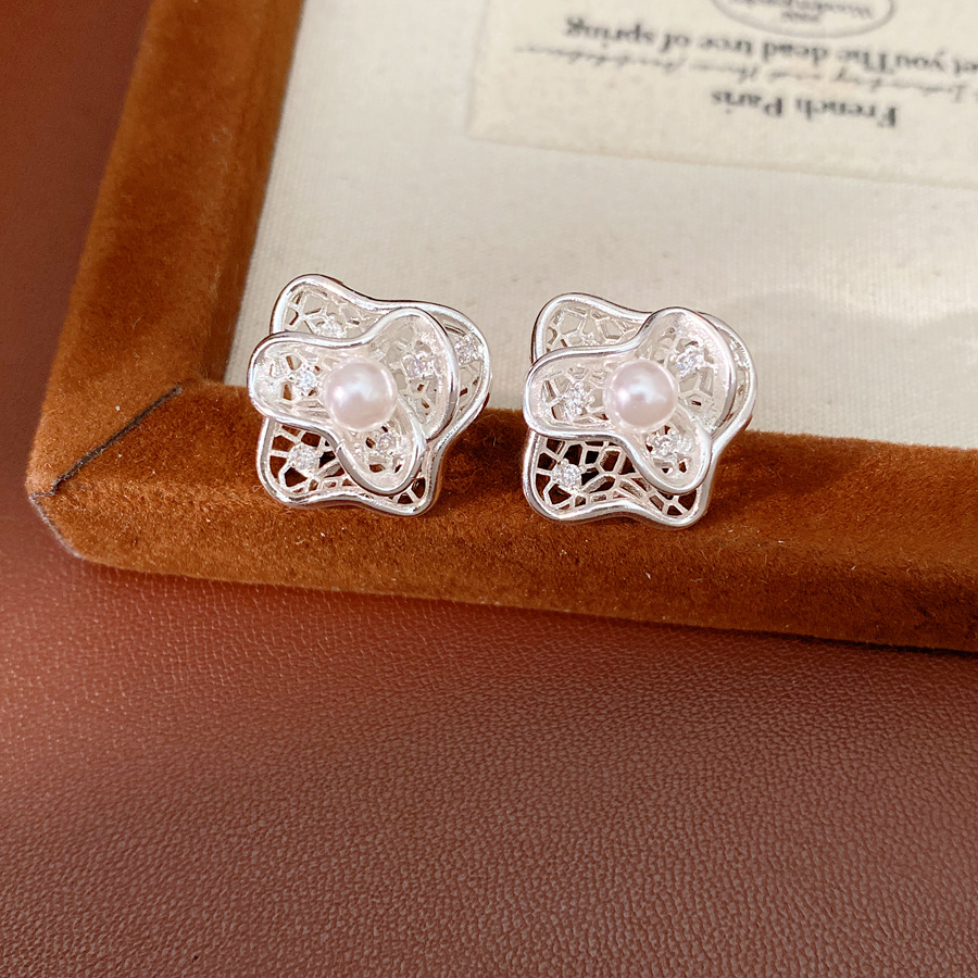 Aguja de plata zircon hueco flores perlas pendientes de perlas estilo moderno simple pendientes diarios lujosos alta sensación auriculares al por mayor image 7