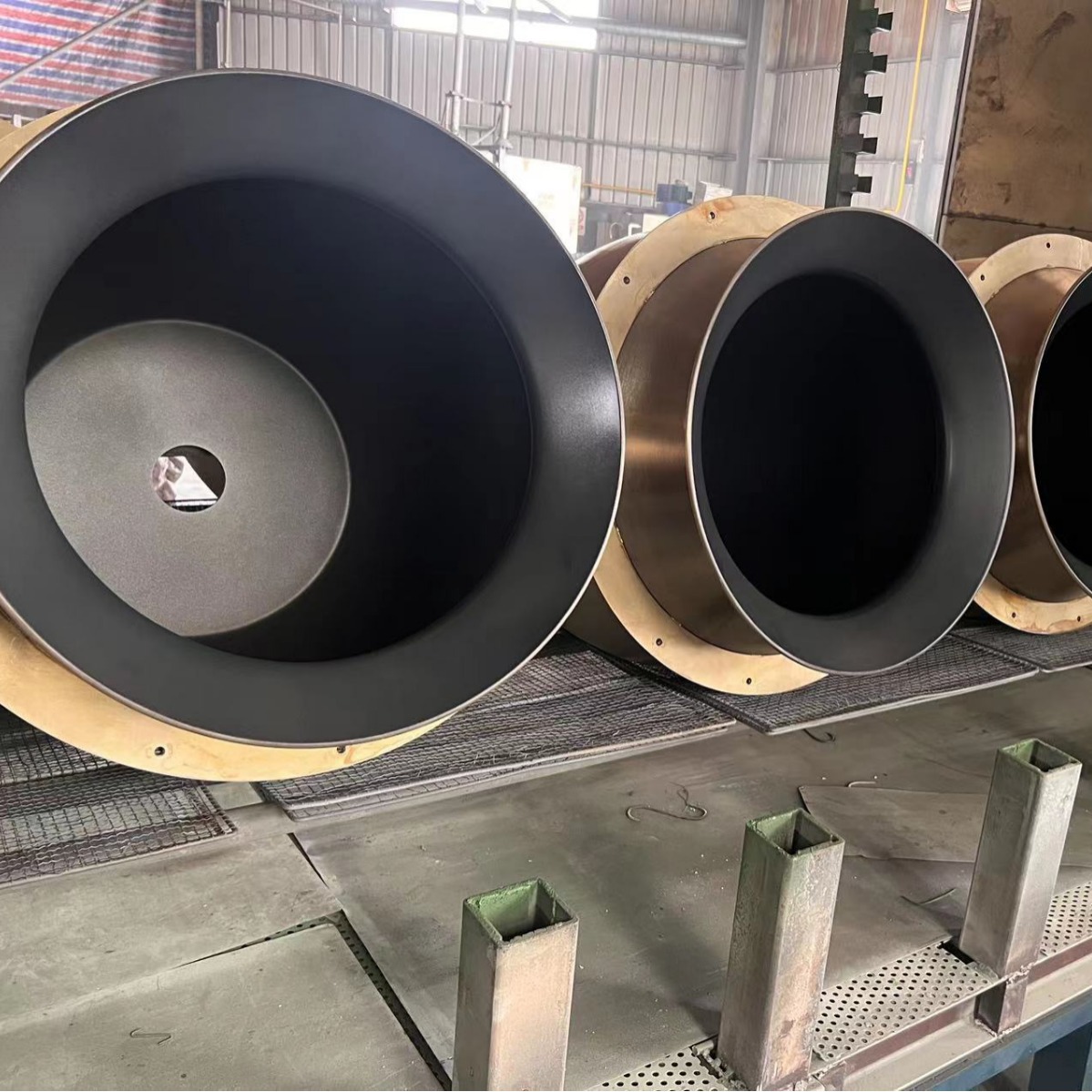 厂家直供各种自动炒菜锅菜盒食品级不粘特氟龙铁福隆喷涂加工