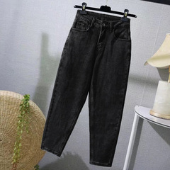 ストレートジーンズの女性と春秋の新型ファッションはゆったりしています。