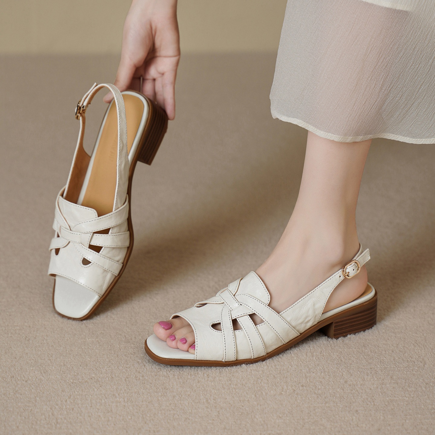 Sandal nữ hở mũi da cừu gót thô phong cách La Mã quai chữ T — đen