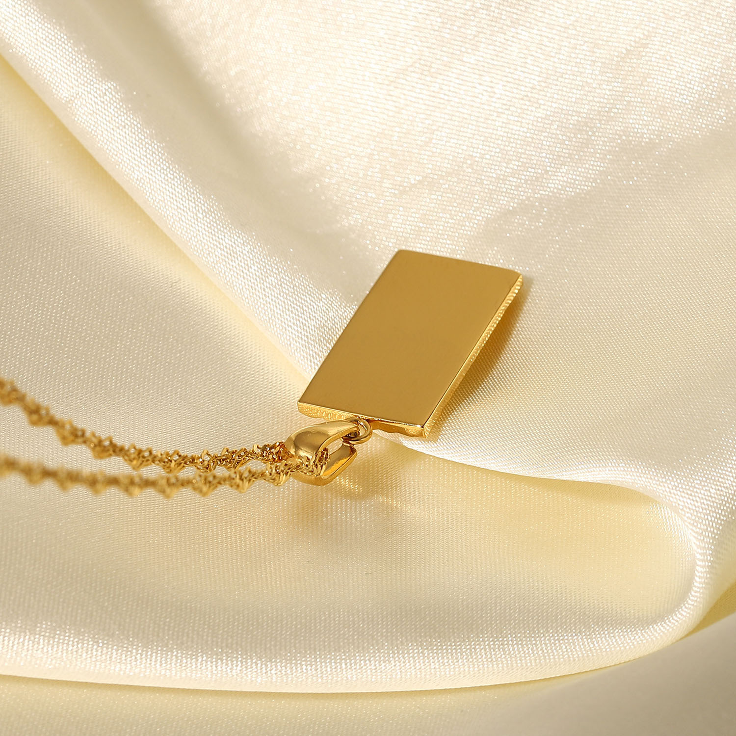 Fashion Retro Emerald Zircon Inlaid Flower Rectangular Pendant Stainless Steel Necklace