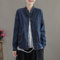 レトロな文芸盤は立襟のデニムのショートコートを掛けます。