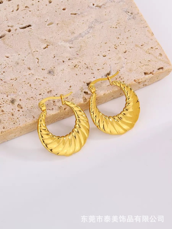 ヨーロッパとアメリカのステンレス鋼メッキ 18 k ゴールドフレンチ光沢のある油圧イヤリングファッショナブルで多用途な幾何学的なチタン鋼フープイヤリング女性用|undefined