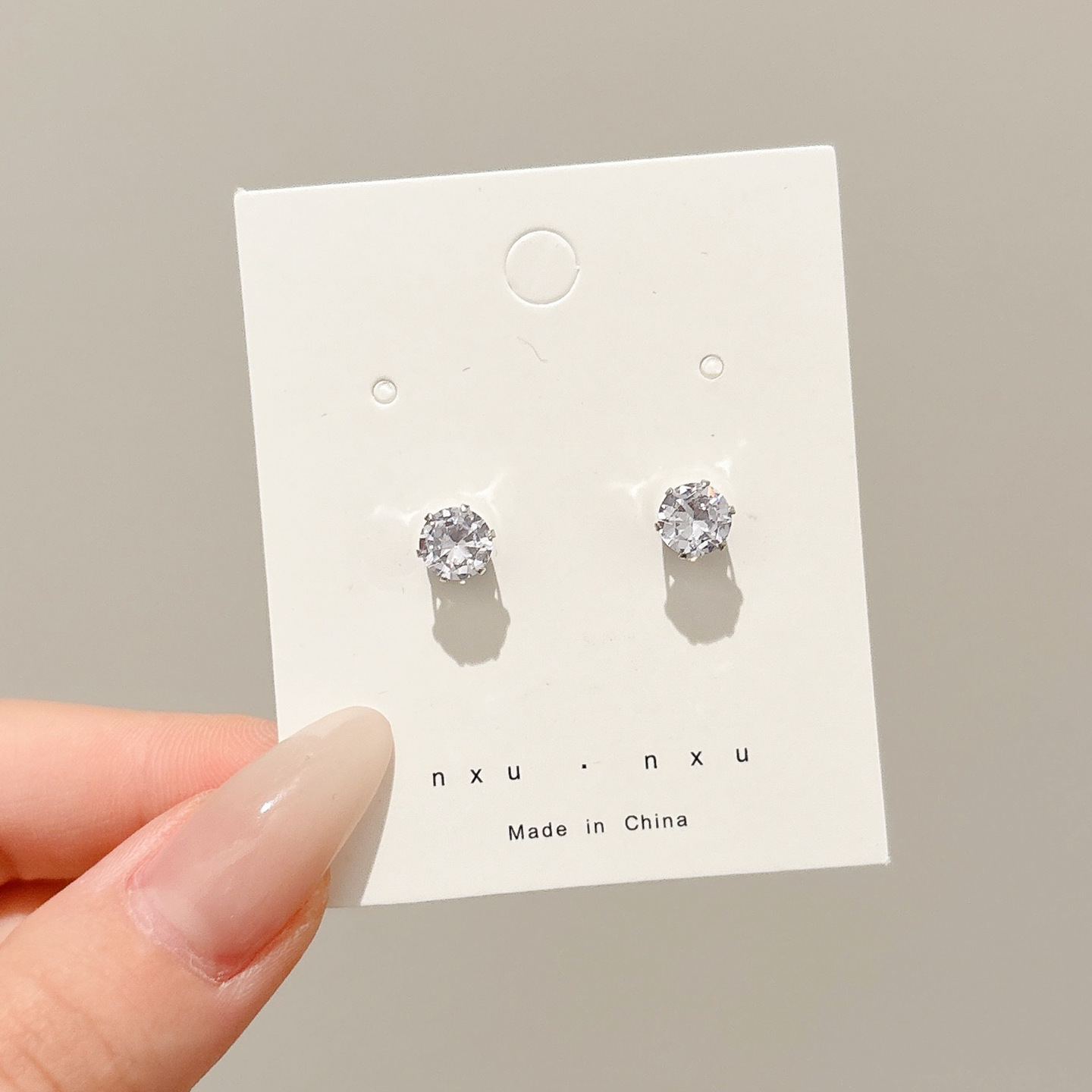 Medieval estilo europeo y americano pendientes franceses lujosos pendientes únicos 2026 nuevo estilo explosivo nicho de diseño sensación de pendientes para mujeres
