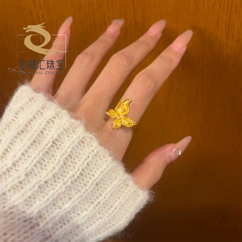 古法の金色の蝶の指輪の女性の金はジルコンの小さい大衆をはめ込んで設計します。|undefined