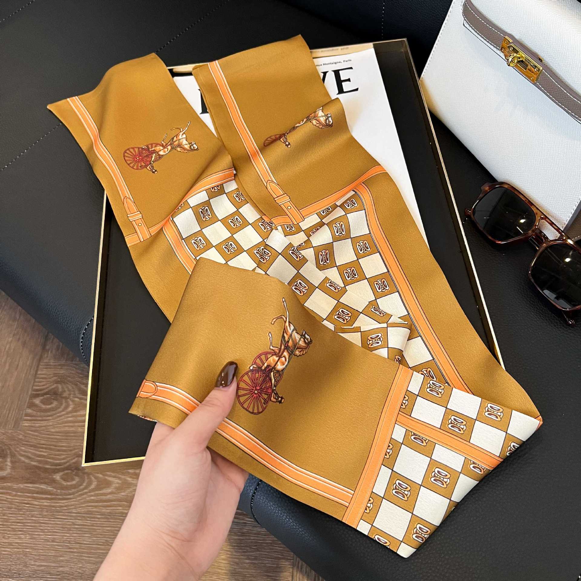 Nueva bufanda de seda pequeña banda larga estrecha para el cabello mujer estilo primavera y otoño moda madre bufanda estilo verano estilo fino serpentina bufanda al por mayor