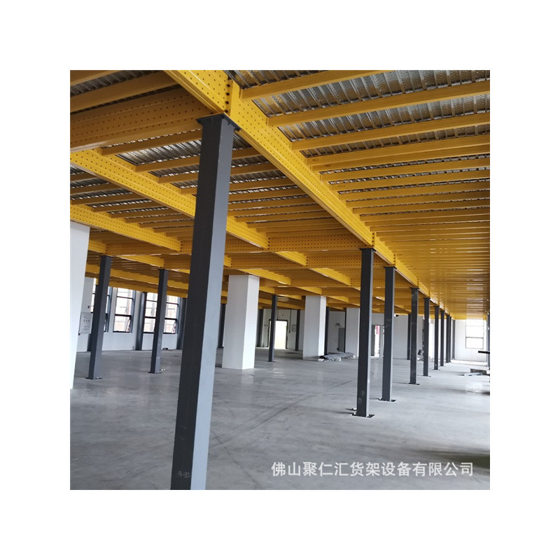 鉄骨構造の屋根裏プラットフォームを構築します。|undefined