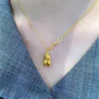 Оптовое колье с подвеской из старинной позолоченной меди в том же стиле, как используемом в золотых магазинах, с долговечным цветом и дизайном в виде хурмы и арахиса, с цепочкой на ключицу, которая излучает элегантность.