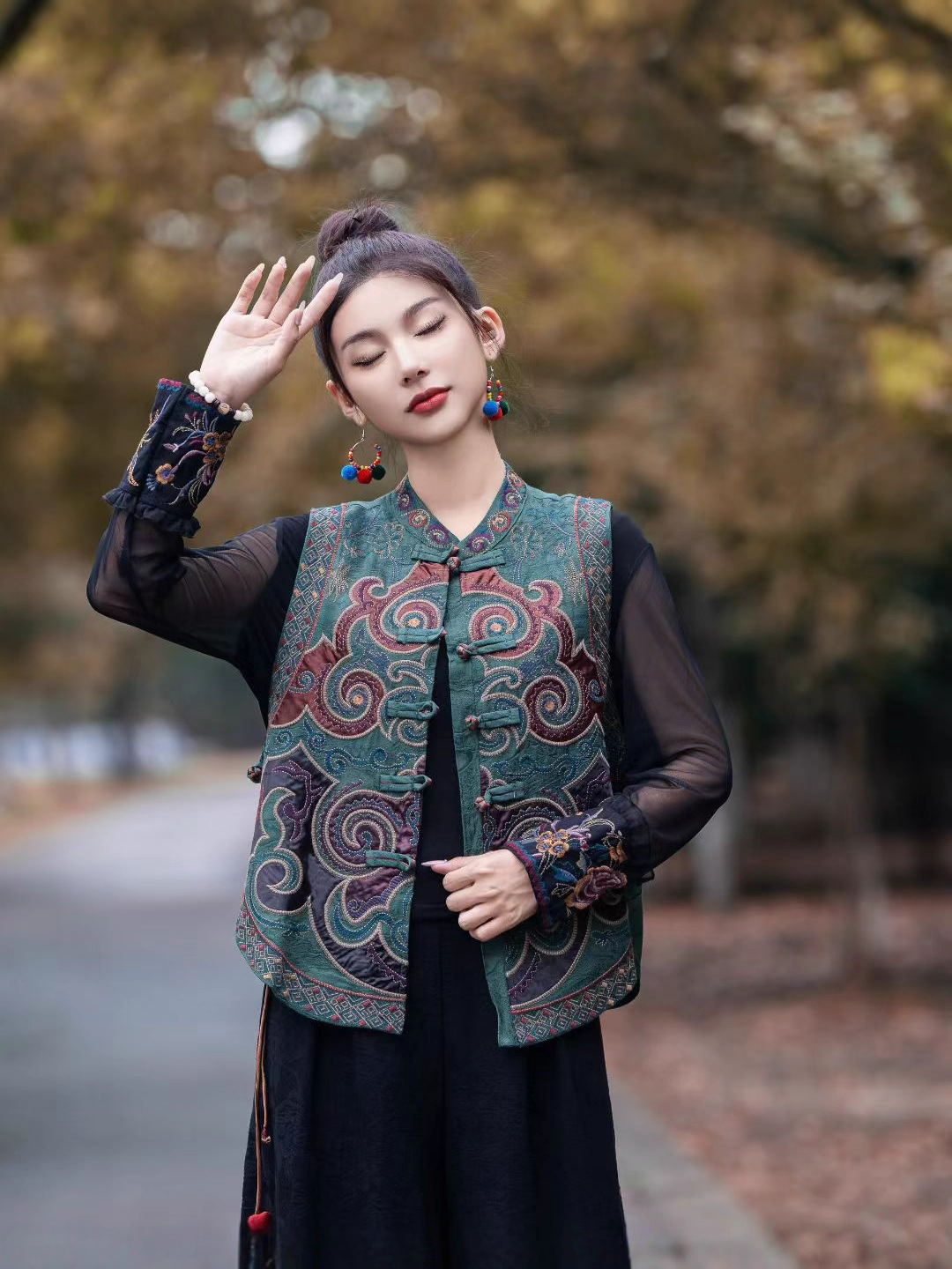 Ingeniería pesada bordada cara clip caballo mujer 2025 estilo de otoño collar hebilla de hombro jacquard estilo nacional nuevo chaleco image 5