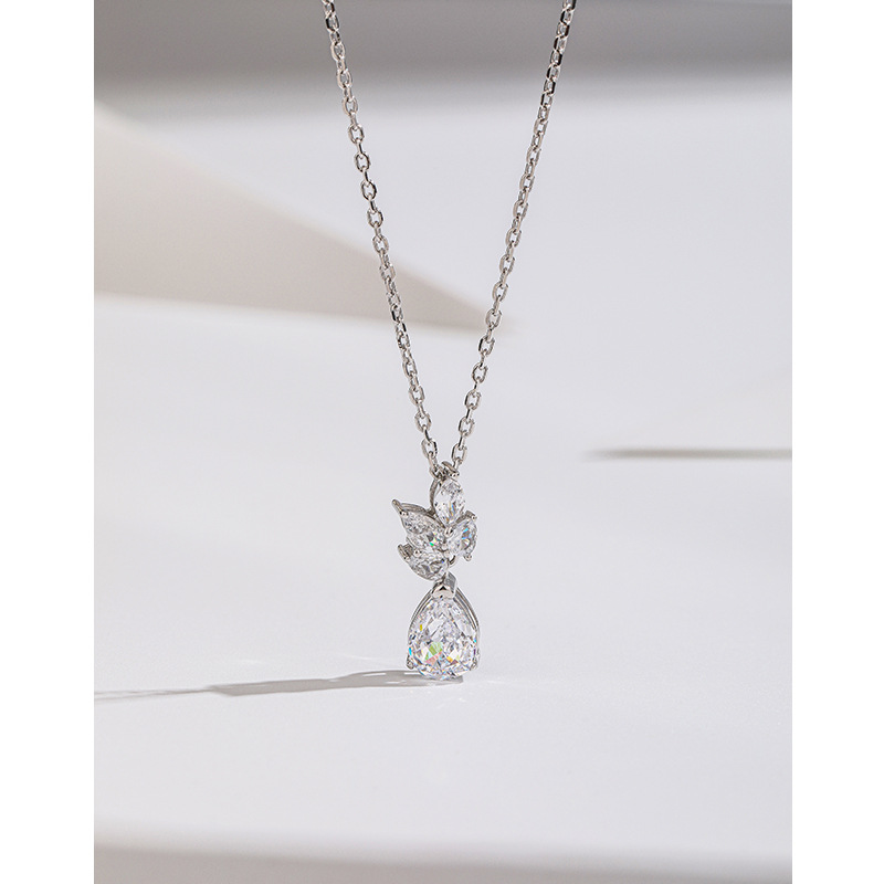 S925 plata esterlina hielo flor corte collar cuadrado para las mujeres Luz de lujo de alto grado temperamento nicho de alto carbono diamante colgante clavícula cadena