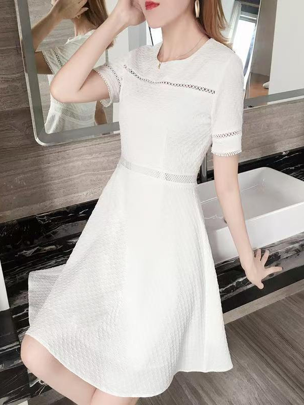 Đầm suông midi trắng tay ngắn cổ tròn phong cách đơn giản thanh lịch — trắng
