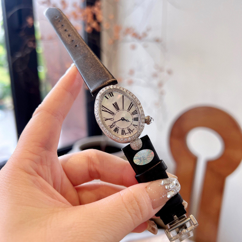 微商代発対外貿易新型ハト卵ナポリ女王石英腕時計ファッショントレンド楕円形女性時計