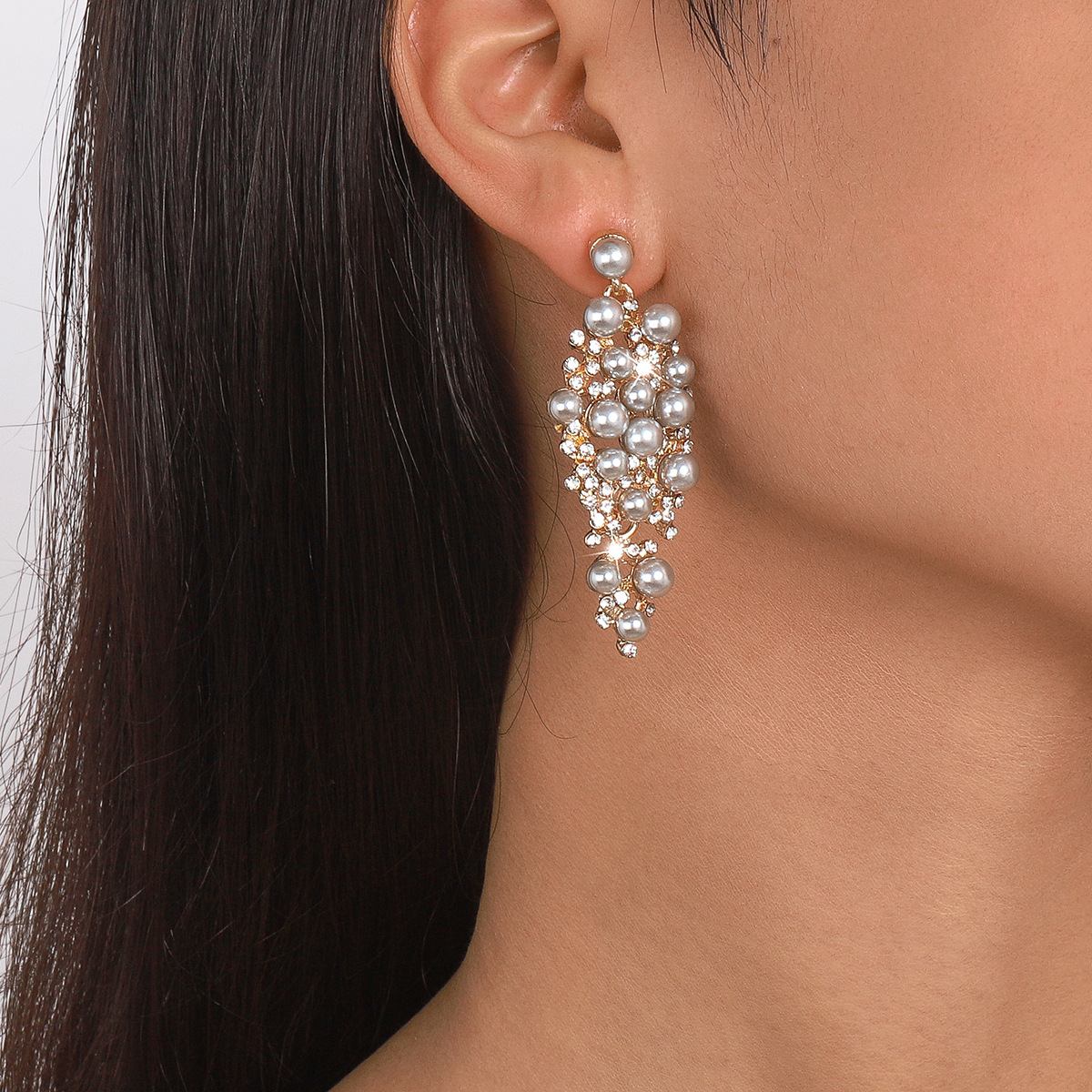 Moda Color Sólido Aleación Enchapado Embutido Perlas Artificiales Diamantes De Imitación Mujeres Pendientes De Gota 1 Par display picture 1