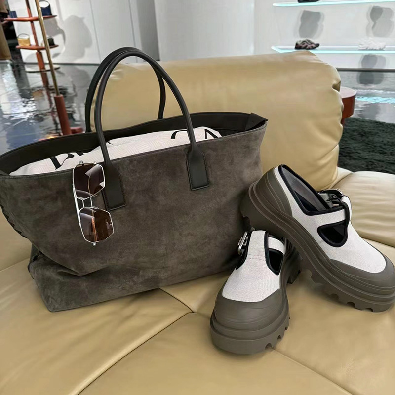 Nouveaux sacs pour hommes et femmes au design de niche, tempérament à la mode, sac fourre-tout simple et polyvalent, sac simple de grande capacité_voghion.com