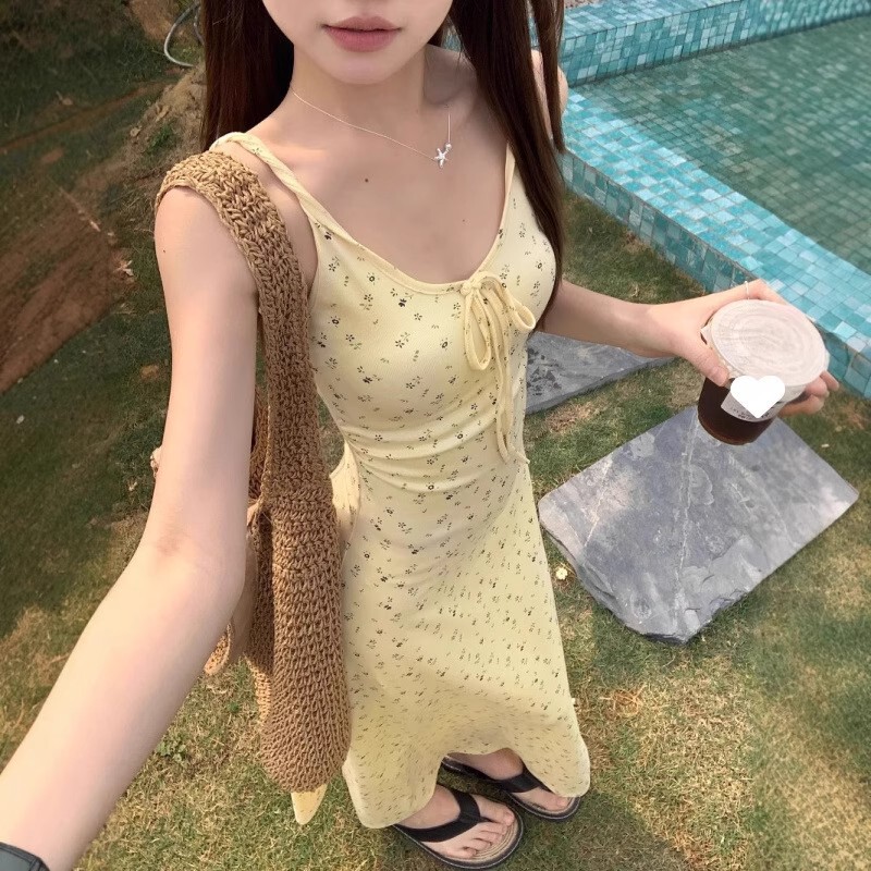 French-Style Floral Spaghetti Strap Dress for Women, 2025 Summer New Model, Elegant and Slim-Fitting, Tie-Waist, Gentle Style, Mid-Length Dress
