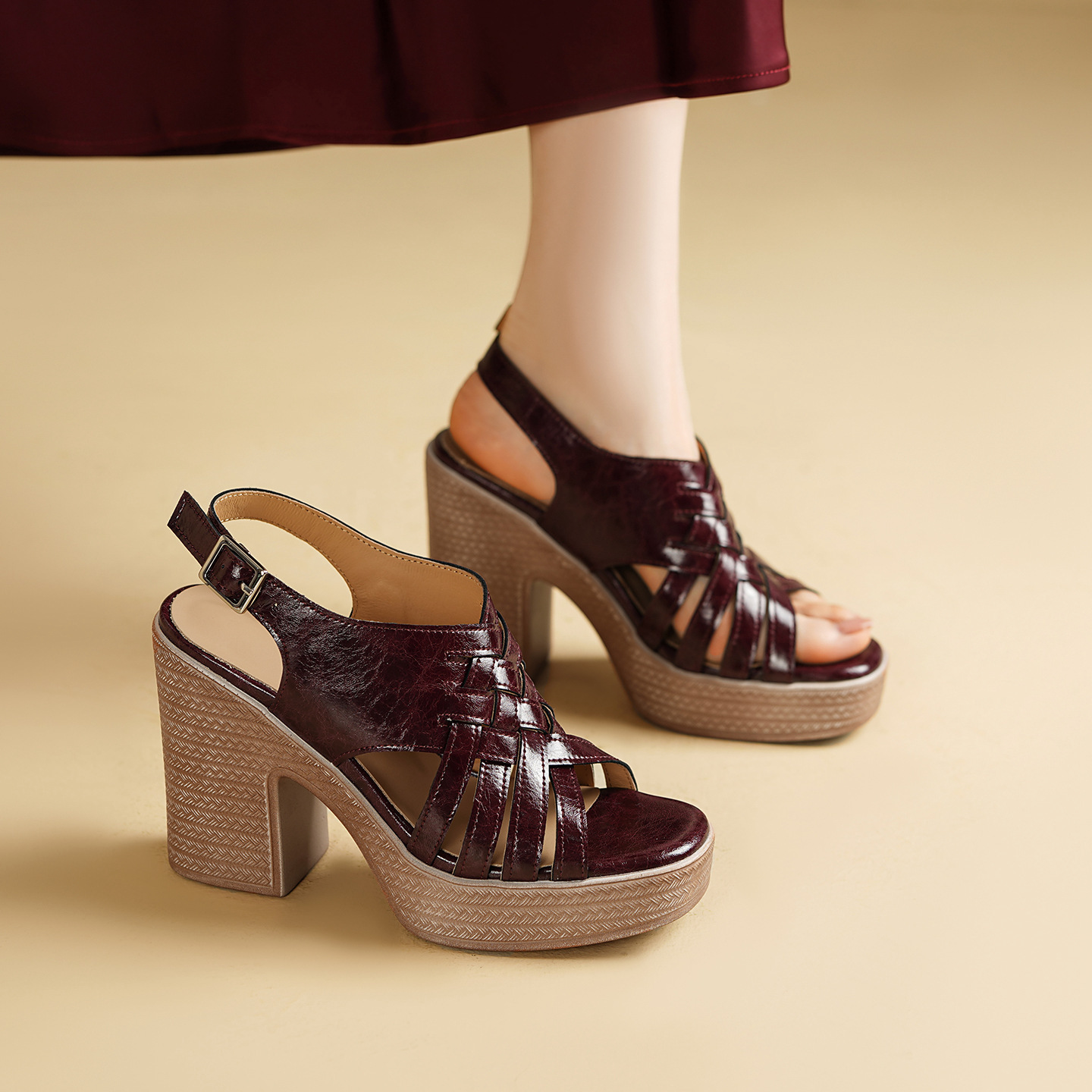 Sandal cao gót nữ hở mũi quai ngang khóa, gót 10.5 cm — đen