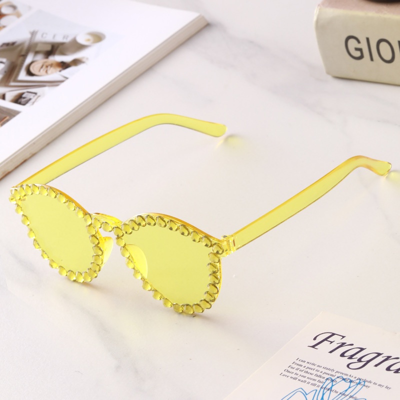 Nuevos productos transfronterizos puntuales manuales gafas de sol coloridas SUNGLASSES gafas de sol de fiesta gafas de moda personales para mujeres