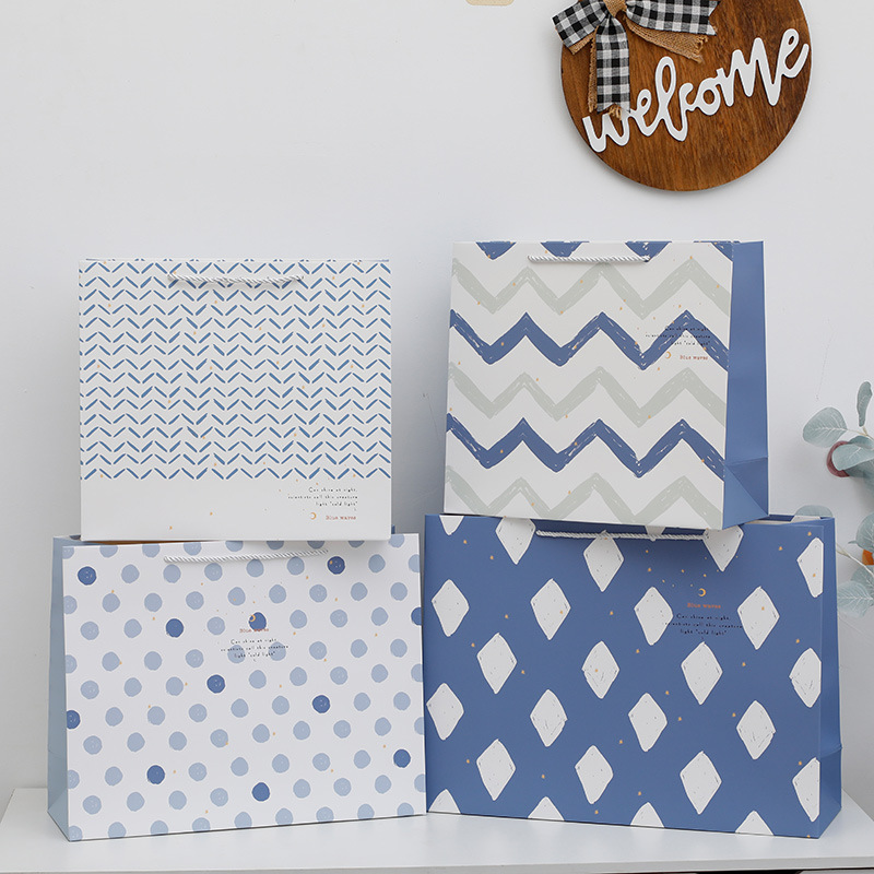 新款白卡纸袋简约斜线圆圈波浪线手提袋购物袋服装礼品包装袋现货