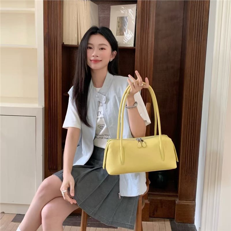Top Grain Cowhide Lychee Grain Boston Pillow Bag For Women New Trendy Shoulder Crossbody Handbag Bowling Bag - Thumbnail 3