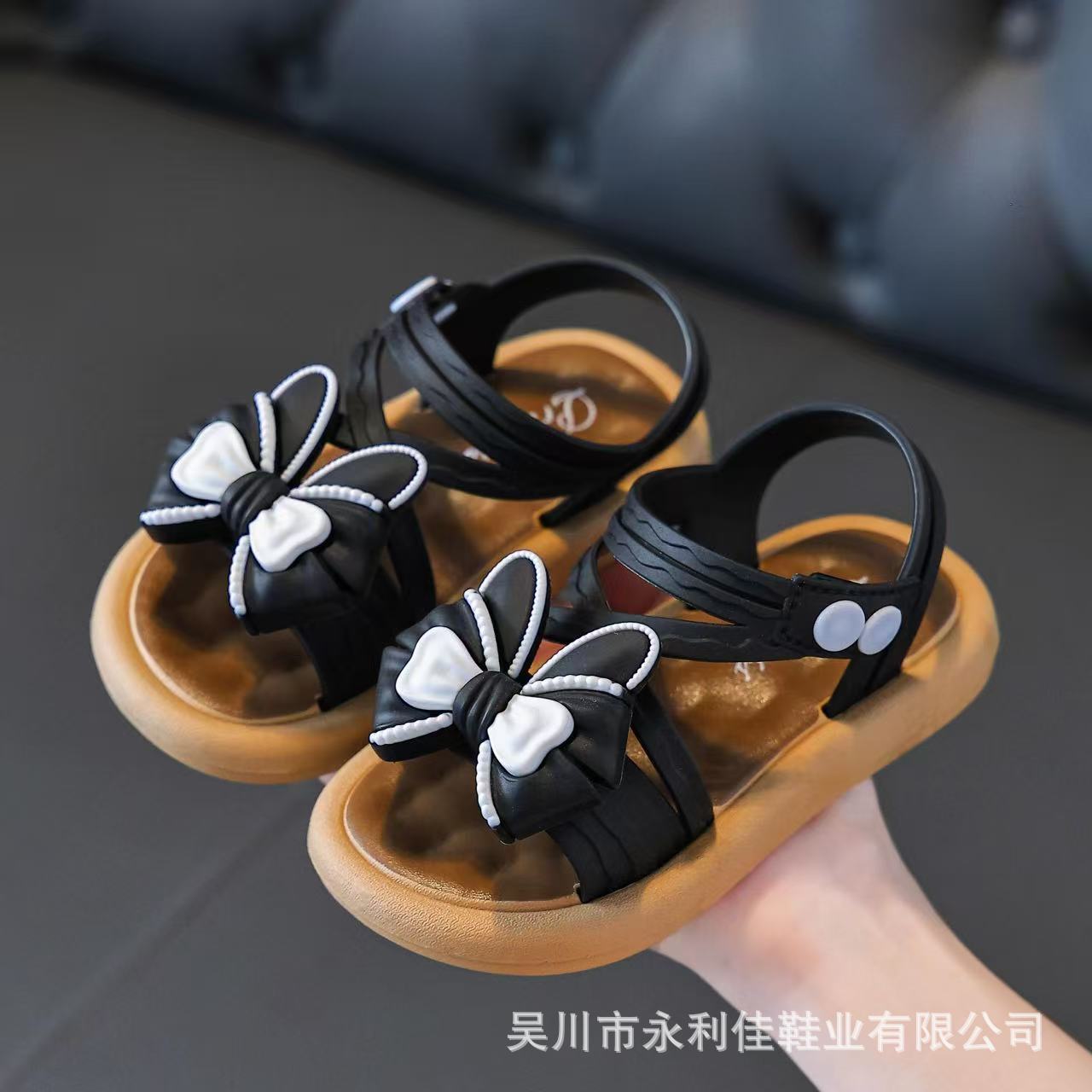 Sandalias para niñas de verano antideslizantes de fondo suave para niños pequeños y medianos exportaciones de comercio exterior comercio electrónico al por mayor de verano