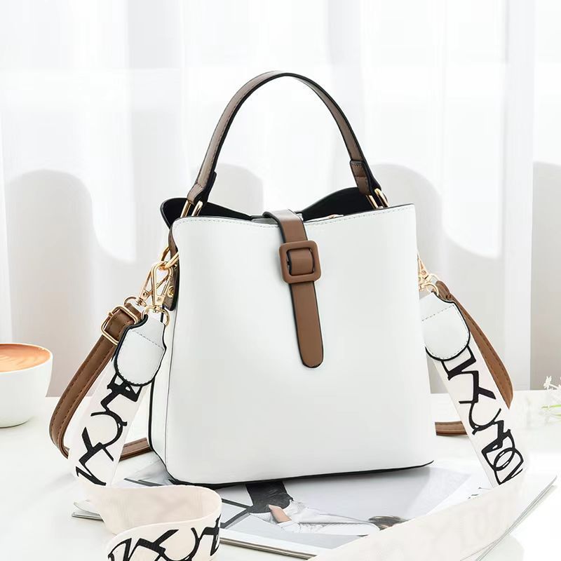 Taizhou bolsas de mujer color sólido bolsas de cubo de mano texturas coreanas bolsas de hombro inclinadas para mujeres fashion ladybags