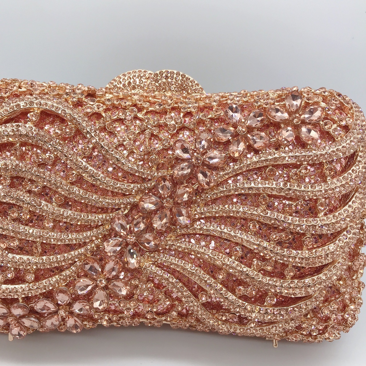 * Cross-border bow-band diamond banquete bolsa de metal hueco fiesta bolsa de diamantes cadena de mano
