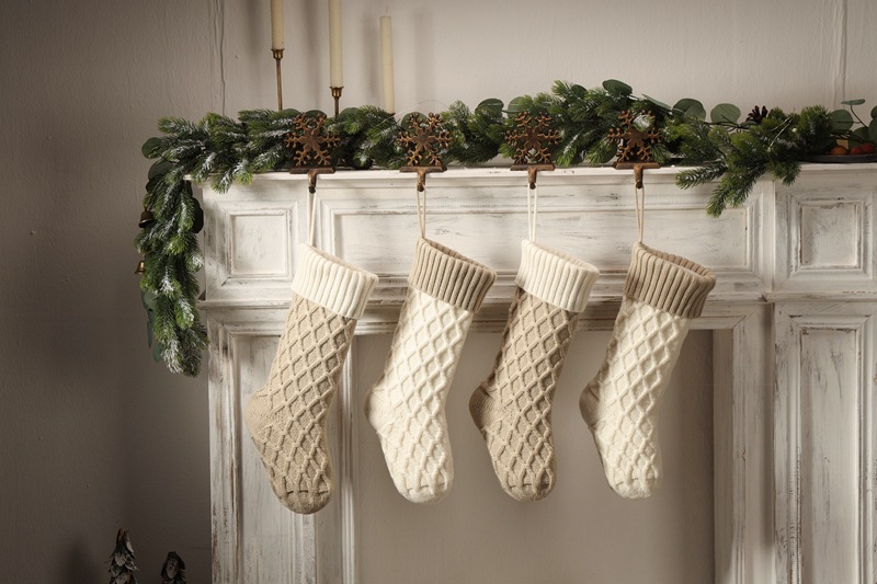 gift dcorativ itms, hom wall dcorations, candy bags, Christmas hanging socks, diamond shapd dottd lin, larg_voghion.com