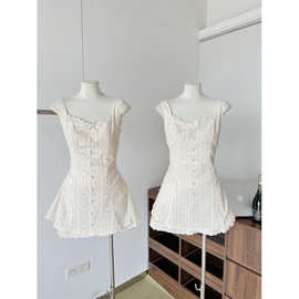 塞纳甜美后系带露背碎花连衣裙夏季V领抹胸花边收腰蓬蓬感吊带裙