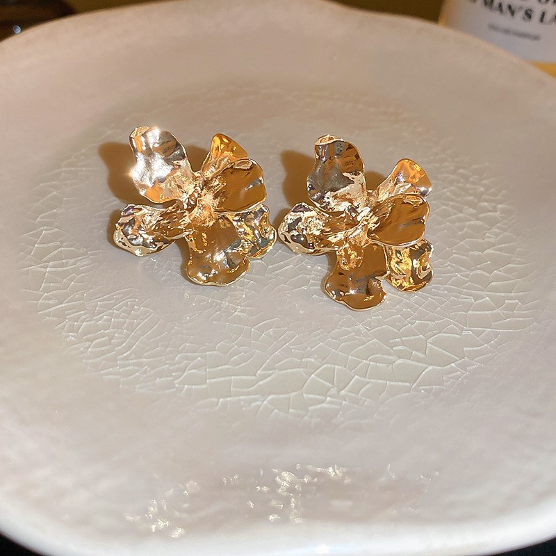 Pendientes en forma de C de anillo de múltiples capas europeas y americanas Pendientes de diseño de nicho simple femenino Pendientes de temperamento de moda Lujo ligero Sentido de alta gama