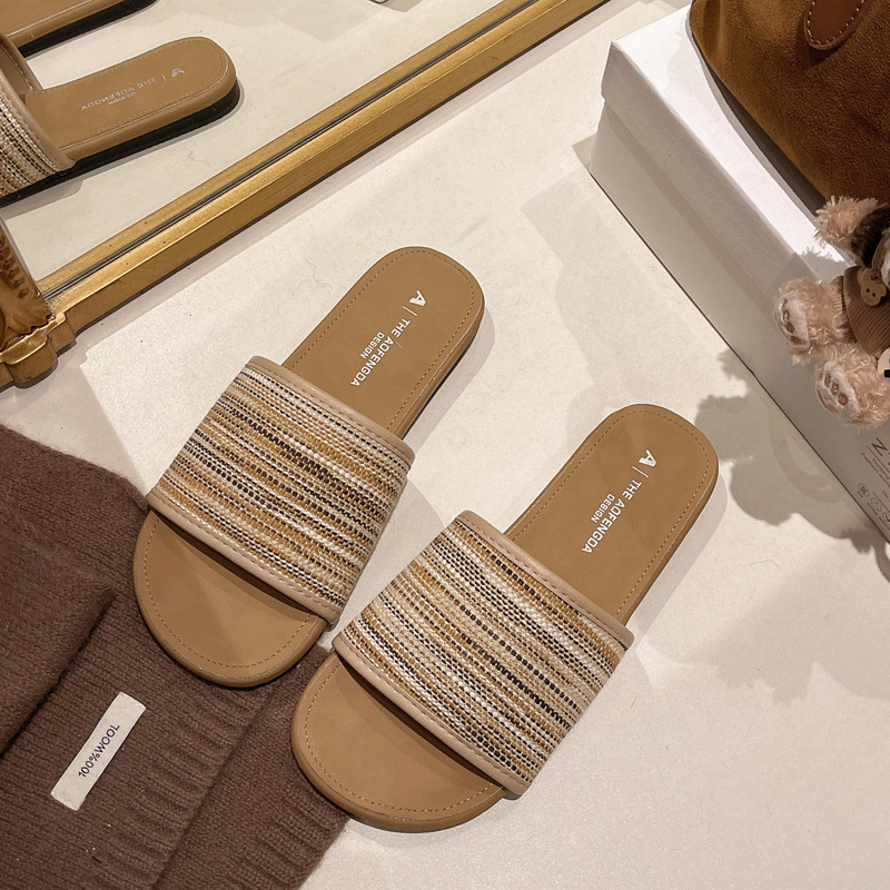 New Spring and Summer Versatile Flat-Soled Open-Toe Flip-Flops for Women to Wear with Skirts, Fairy-Style Beach Sandals New Spring and Summer Versatile Flat-Soled Open-Toe Flip-Flops for Women to Wear with Skirts, Fairy-Style Beach Sandals