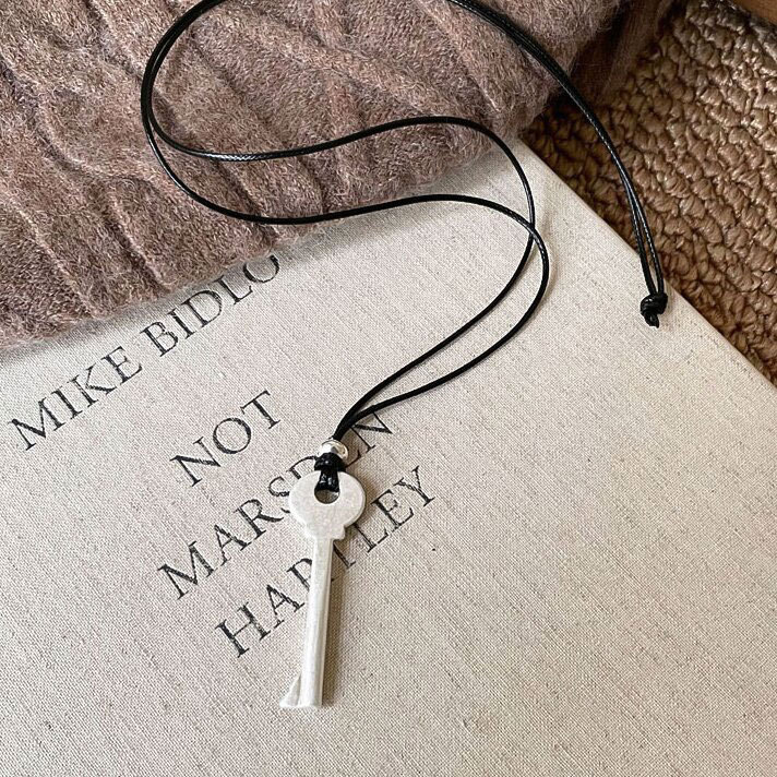 Matte Brushed Key Pendant Necklace For Women, Personalized Design, High-end And Fashionable Long Hoodie Chain Accessory_voghion.com