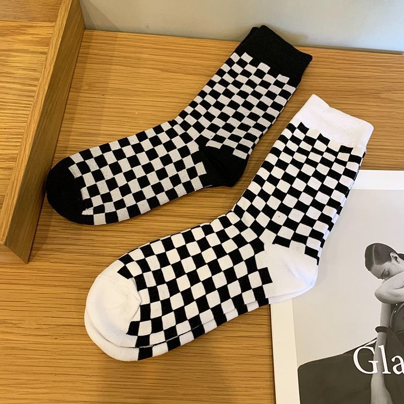 Black and white chessboard plaid socks for women ins trendy spring and summer mid-calf socks cotton socks versatile trendy plaid sports stockings for men Black and white chessboard plaid socks for women ins trendy spring and summer mid-calf socks cotton socks versatile trendy plaid sports stockings for men